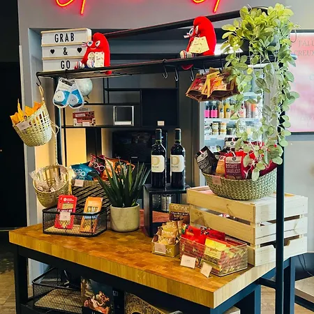 Western Paris Orly Airport Рюнжи