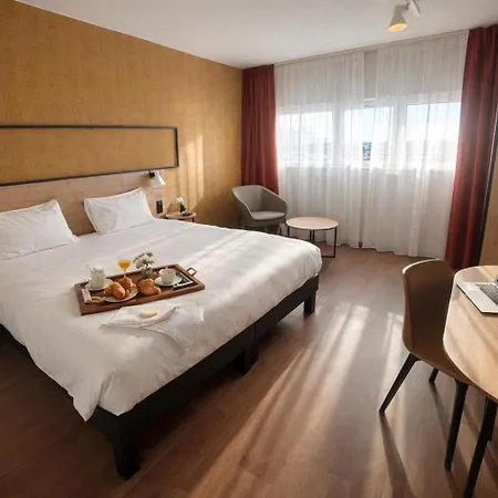 Hotel Ibis Aeroport Paris Orly 4*