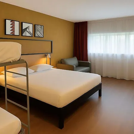 Hotel Ibis Aeroport Paris Orly 4*